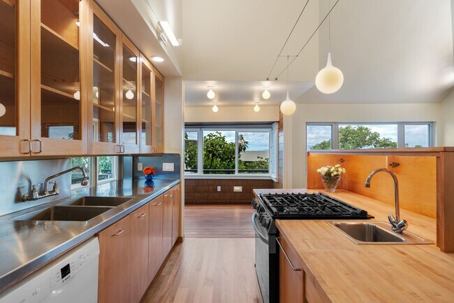 Foto del edificio - Lovely 2/2 Makiki Heights Home - Utilities...