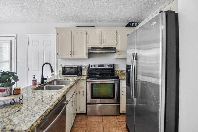 Foto del edificio - Pet Friendly Three Bedroom!
