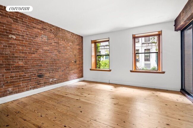 Building Photo - 35 Bethune St