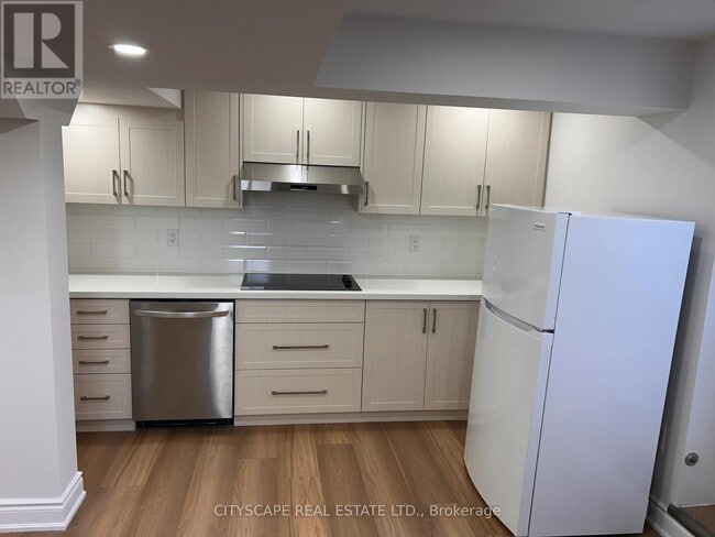 Building Photo - 969 Transom Cres