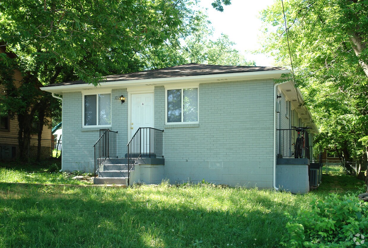 Building Photo - 1019 Summit Ave
