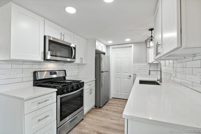 Building Photo - 789 Clearwood Ct