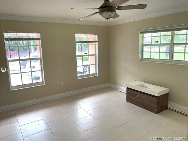 Foto del edificio - 15980 NW 2nd Ave