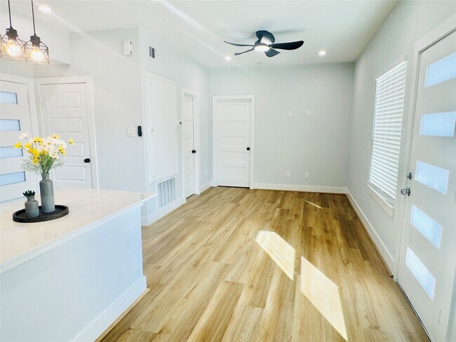 Foto del edificio - 5420 Elysian St