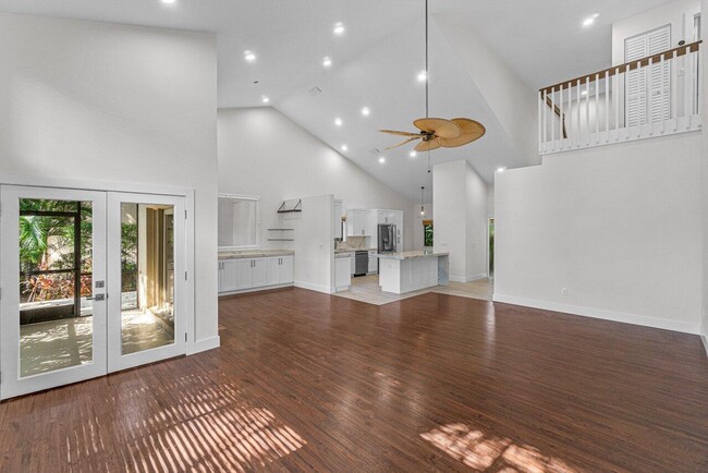 Building Photo - 690 Glades Rd