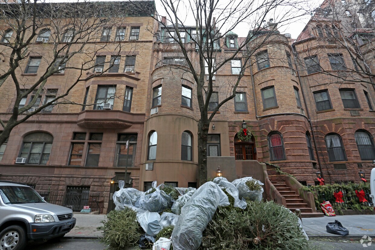 Building Photo - 315 W 82nd St
