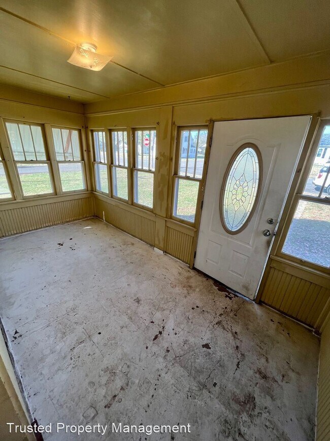 Building Photo - 3 br, 1 bath House - 332 Pine Street