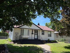 Building Photo - 3703 W Rockwell Ave