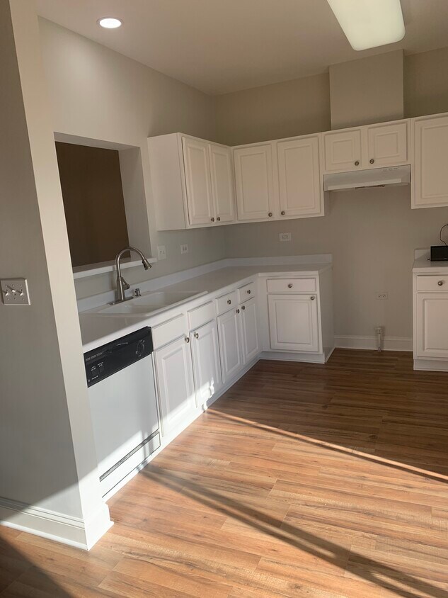 Foto principal - 9403 Harrison St