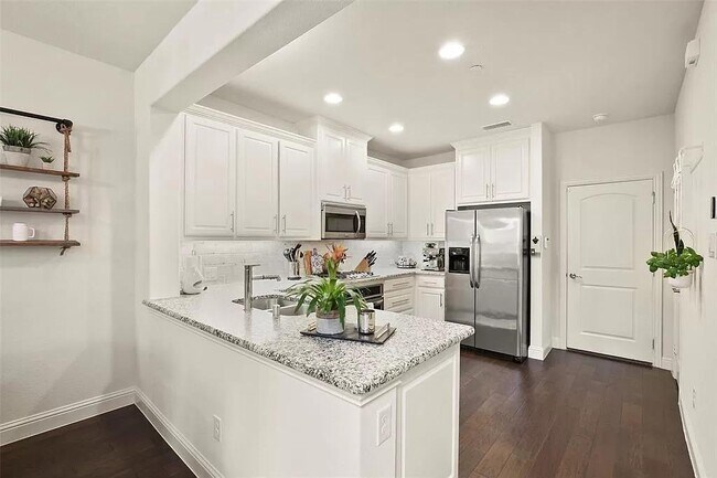Kitchen - 4666 Rhett Ln