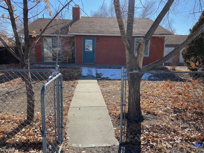 Building Photo - 3 br, 2 bath House - 415 West Ouray Avenue