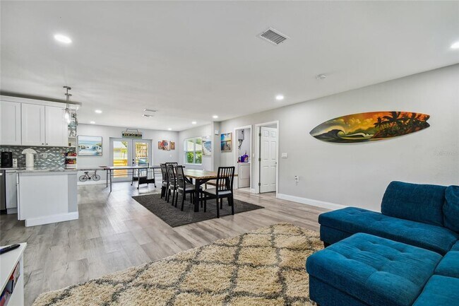 Building Photo - 2221 Calexico Way S