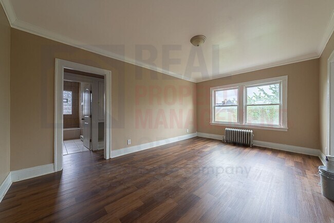 Building Photo - Convenience near Coventry
