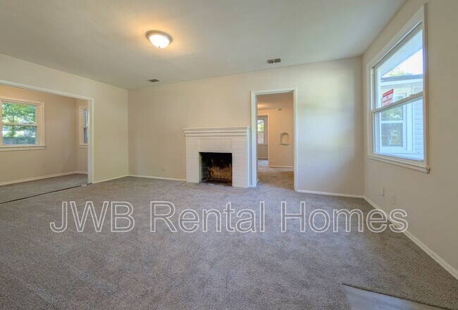 Foto del edificio - 1045 Fairwood Ln S