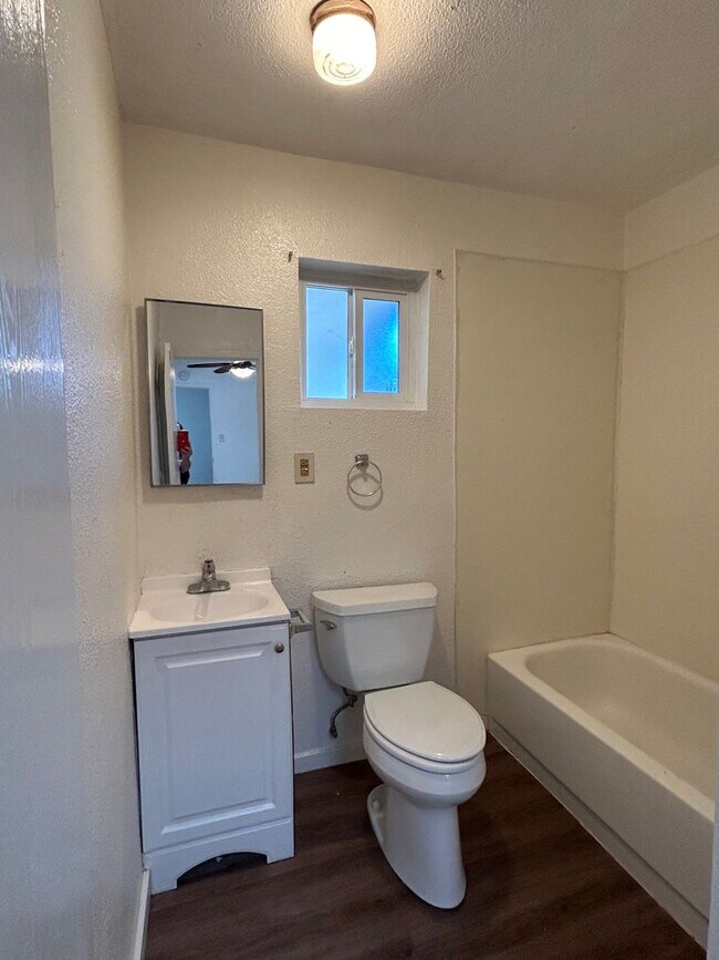 Foto del edificio - 1780 6th Ave - Triplex