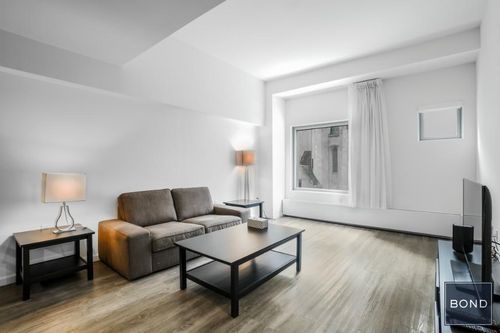 Foto principal - 311 W 46th St
