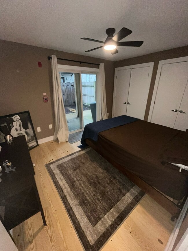 Building Photo - 2123 Christian St