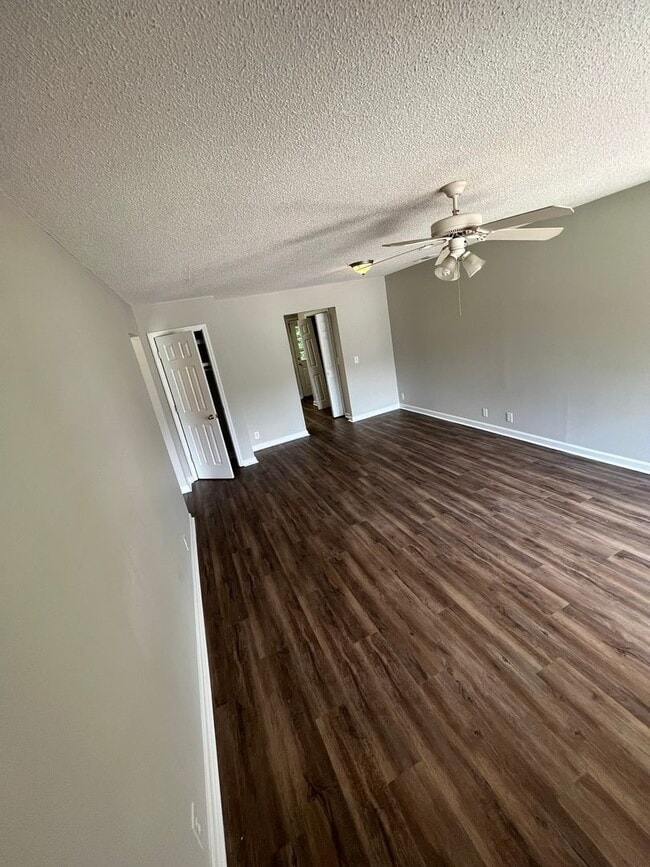 Building Photo - 807 Ash St Ext