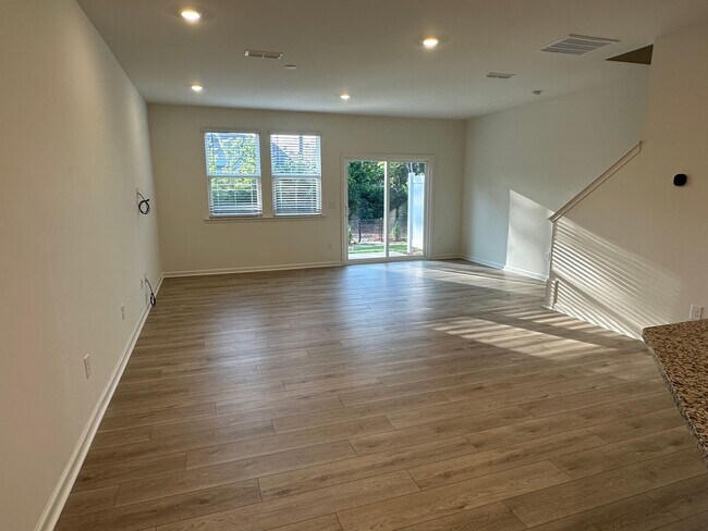 Foto del edificio - 166 Parker Ln