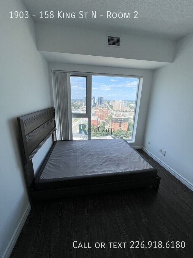 Photo du bâtiment - 158-1158 King St N