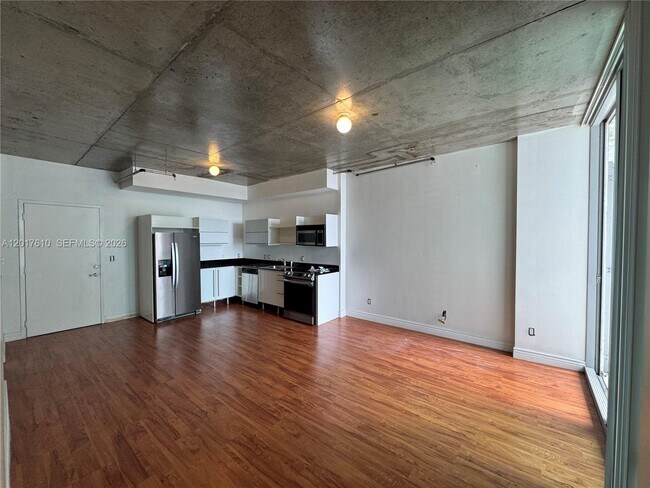 Foto del edificio - 690 SW 1st Ct