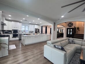 Building Photo - 9521 Shadowrock Way