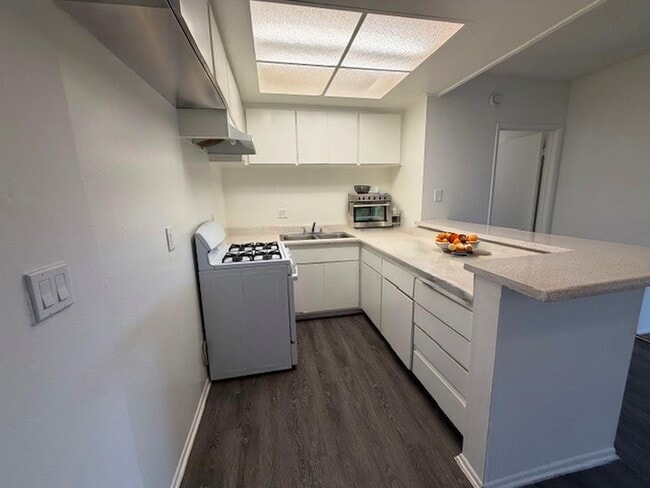 Photo - 1535 E Canfield Ln (Anaheim, CA) Apartment