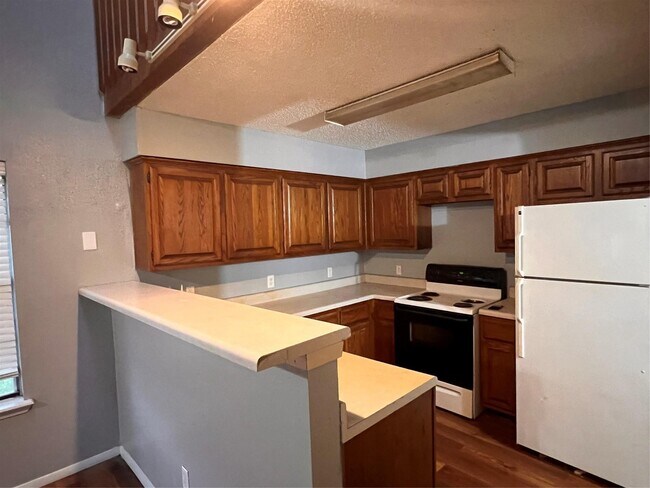 Building Photo - 200 Pecan Dr