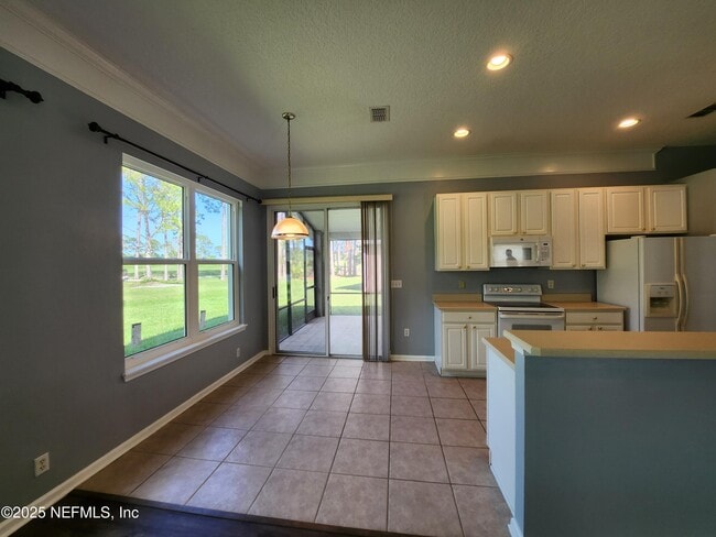 Building Photo - 1380 Fairway Village Dr