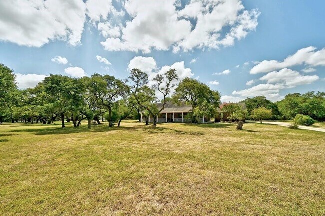 Foto del edificio - 200 Oak Hollow Ln