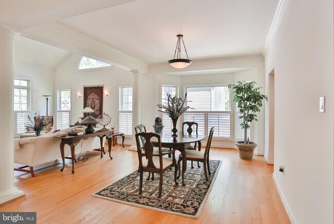 Building Photo - 15979 Cove Ln