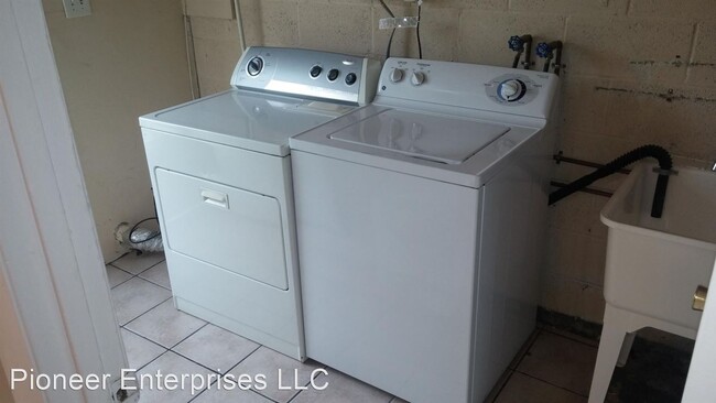 Foto del edificio - 3 br, 1 bath House - 8611 Pioneer Dr