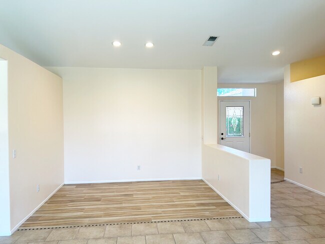 Building Photo - 81367 Avenida Camelia