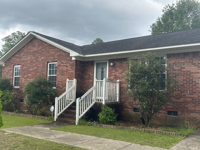 Building Photo - 2072 Hillcrest Ave