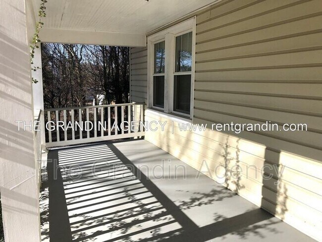 Building Photo - 5529 Crescent Ln