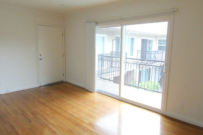Foto del edificio - 3375 Manning Ave