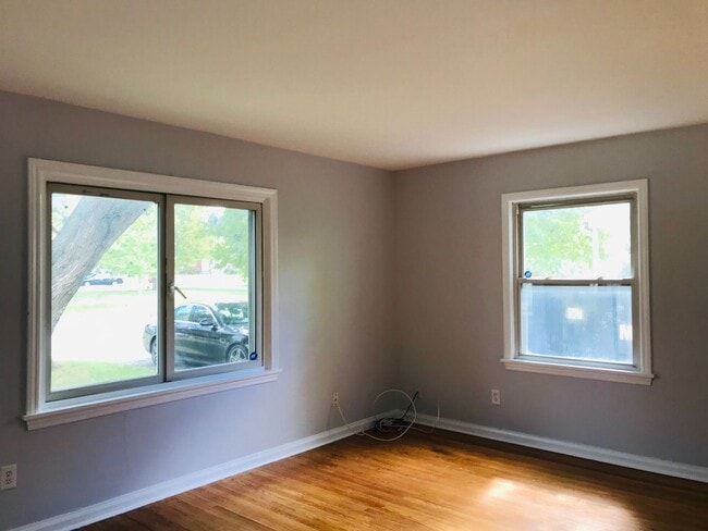 Foto del edificio - HOUSE CLOSE TO EVRYTHING YOU NEED.THIS HOME IS A MUST SEE!!!