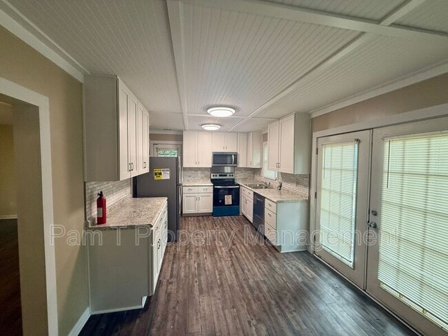 Building Photo - 17 Vineyard Dr