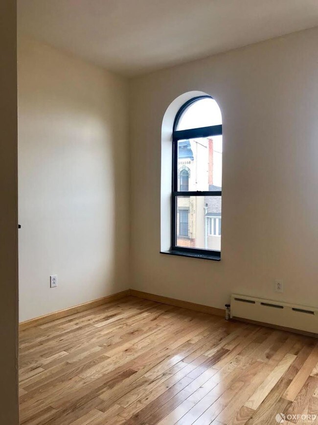 Building Photo - 315 Bleecker Street