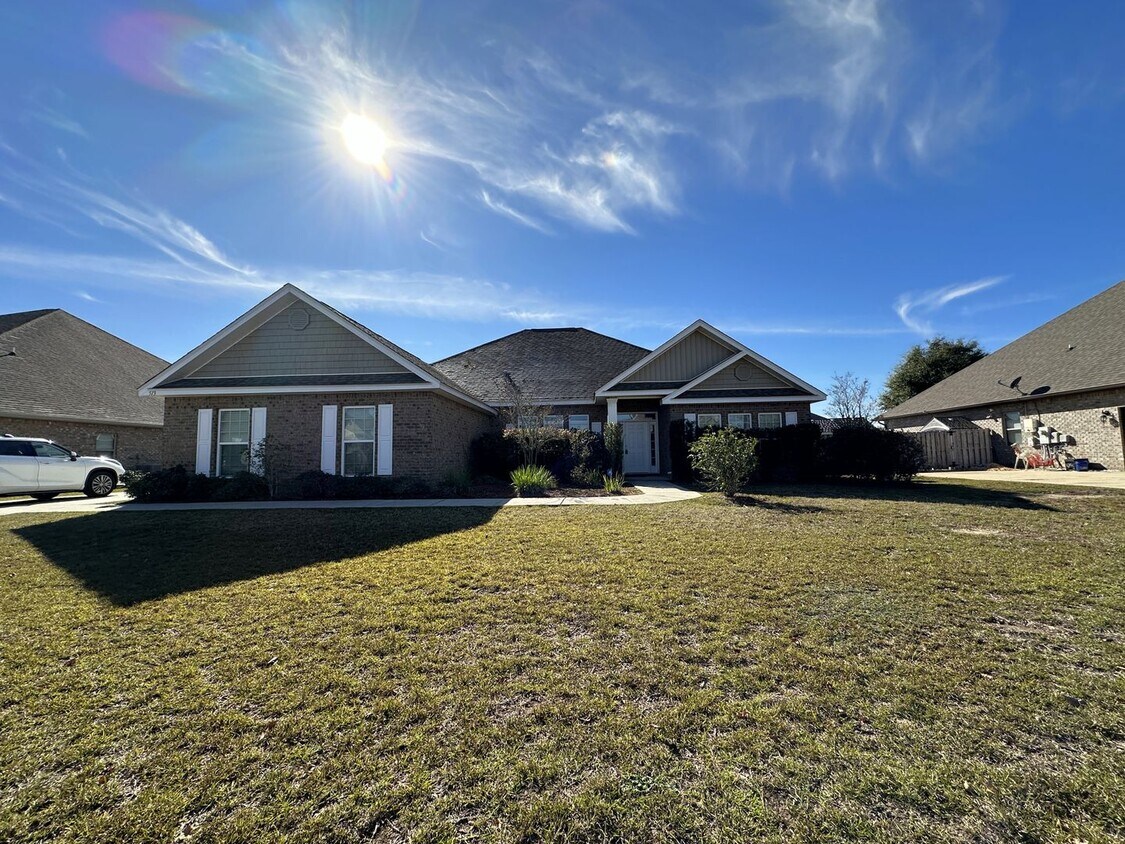 Primary Photo - Gorgeous & Spacious