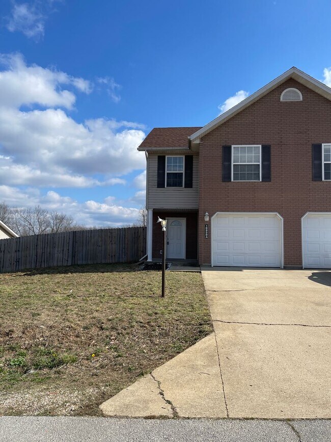 Building Photo - 16830 Huntington Ln