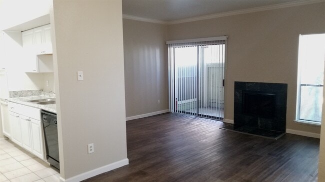 Foto del edificio - 6602 Harbor Town Dr