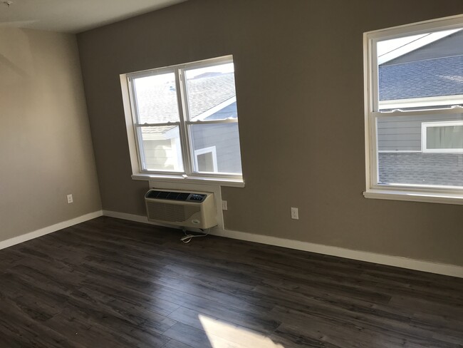 LIVING AREA - 146 Hamilton Ave