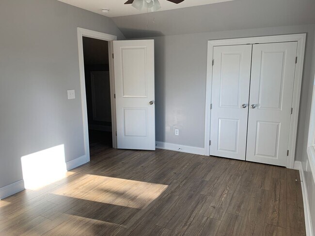Foto del edificio - Charming Home with Large Backyard Near Radford University