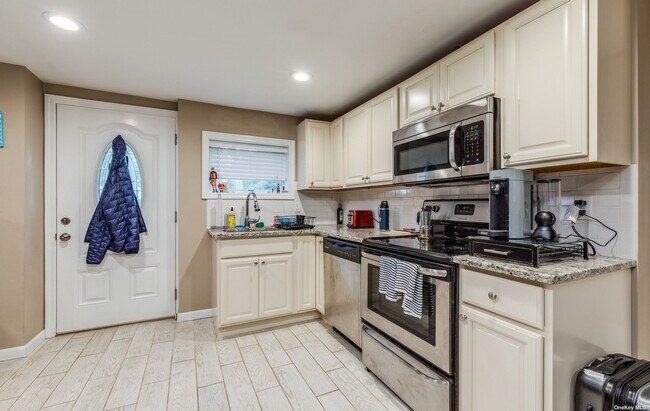 Foto del edificio - 6 Cedar Crest Pl