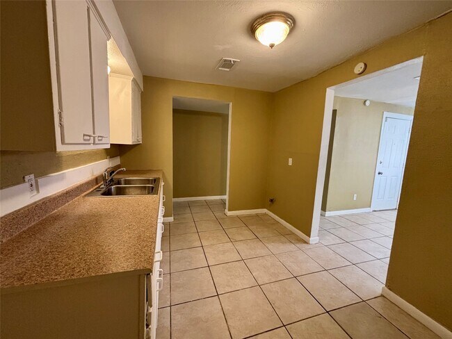 Foto del edificio - 3902 Heatherbloom Dr