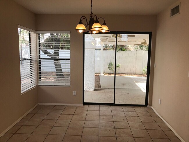 Foto del edificio - 3329 E Wescott Dr