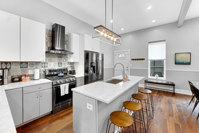 Foto del edificio - 2123 W Adams St