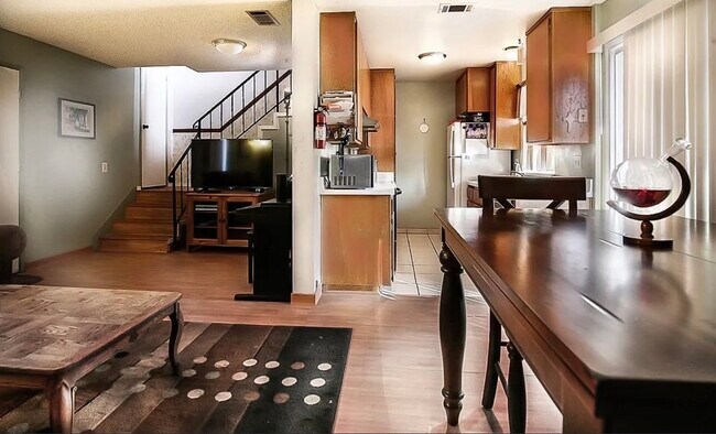 Foto del edificio - 2121 E Grand Ave