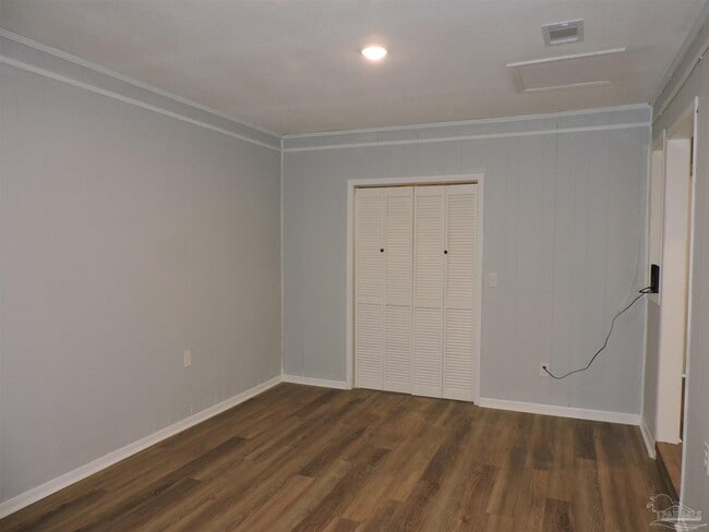 Foto del edificio - 6970 Woodley Dr